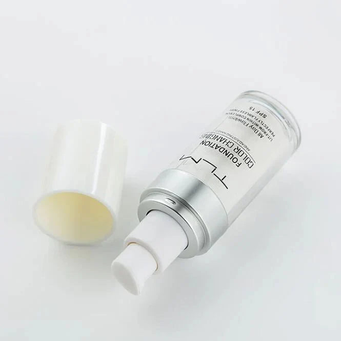 Colour-adapting soft matte liquid foundation for all skin tones