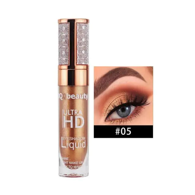 Pearlescent liquid glitter eyeshadow in Gold