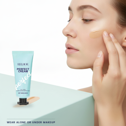 EELEHOE Perfect Cream — blending the tinted cream into the cheek