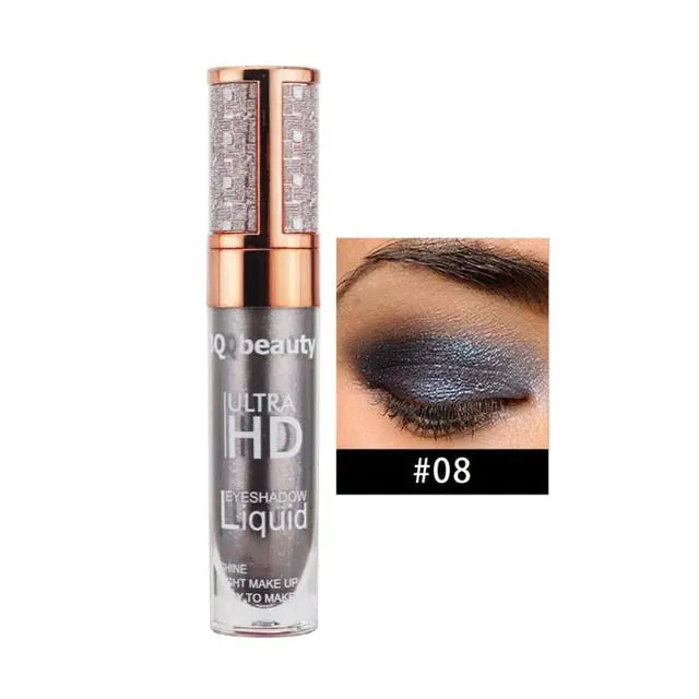 Pearlescent liquid glitter eyeshadow in Silver